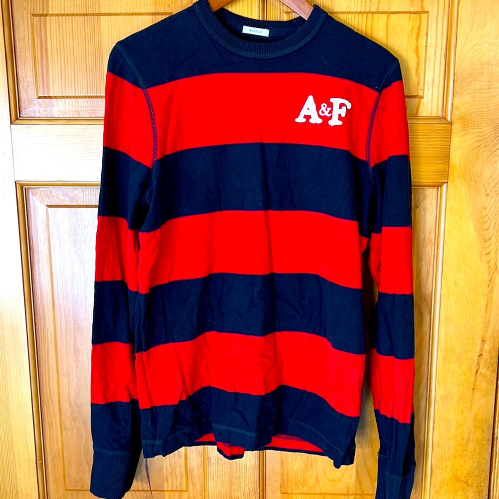 A&F muscle long sleeve size large